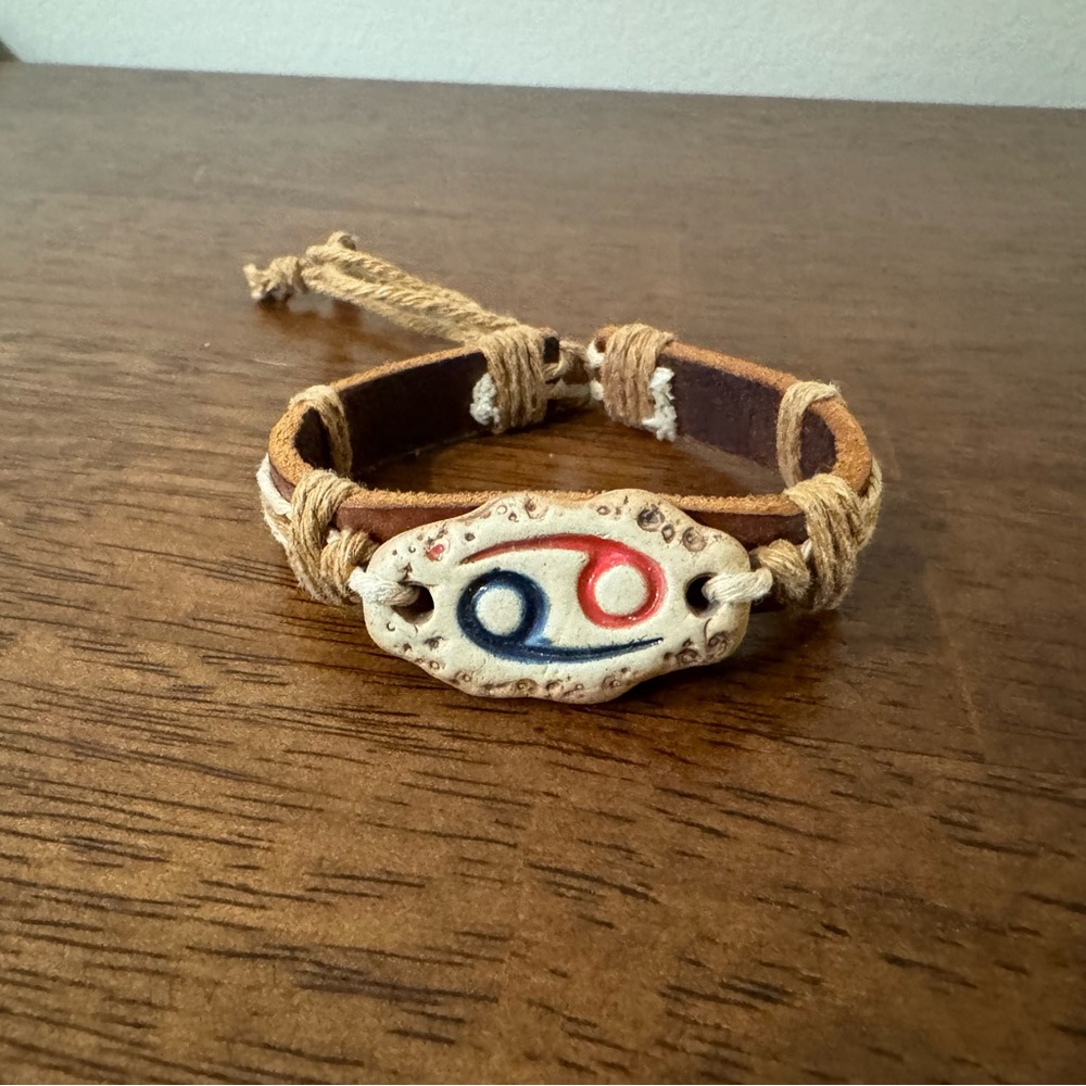 Leather Wrap Bracelet - Zodiac Pisces (Brown, One Size)
